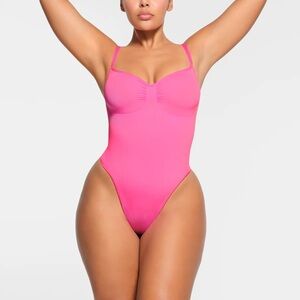 SKIMS SEAMLESS SCULPT THONG BODYSUIT NWOT